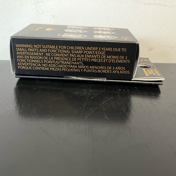 Loungefly Disney Princess Tiana Cameo Porcelain Portraits pin - Picture 7 of 7